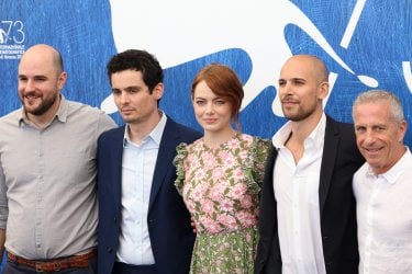 Venezia 2016: Emma Stone Damien Chazelle e i produttori al Photocall di La La Land