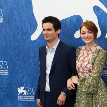 Venezia 2016: Emma Stone e Damien Chazelle al Photocall di La La Land 