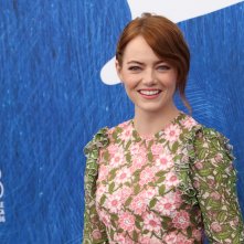 Venezia 2016: Emma Stone sorride al Photocall di La La Land 