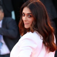 Venezia 2016: Valentina Lodovini in posa sul red carpet