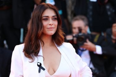 Venezia 2016: uno scatto di Valentina Lodovini sul red carpet