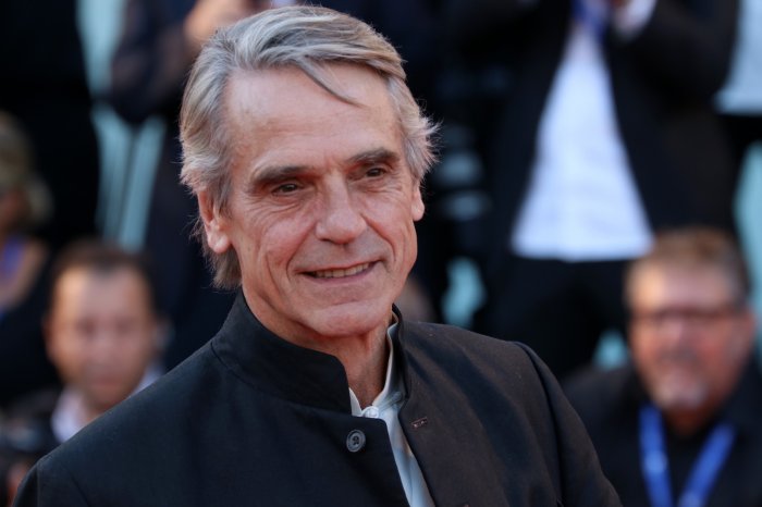 The Bee Keeper: Jeremy Irons e Josh Hutcherson affiancano Jason Statham