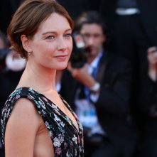 Venezia 2016: primo piano di Cristiana capotondi sul red carpet