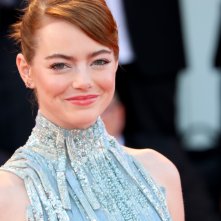 Venezia 2016: un primo piano di Emma Stone sul red carpet