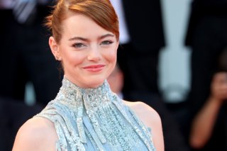 Venezia 2016: un primo piano di Emma Stone sul red carpet