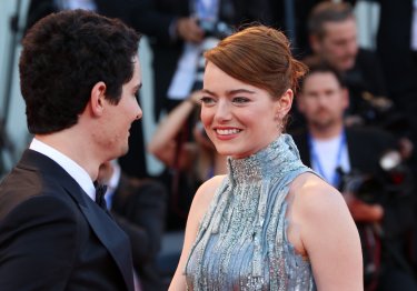 Venezia 2016: una foto di Damien Chazelle ed Emma Stone sul red carpet