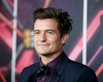 Orlando Bloom: dopo il nudo in Sardegna, la ex gli regala un costume