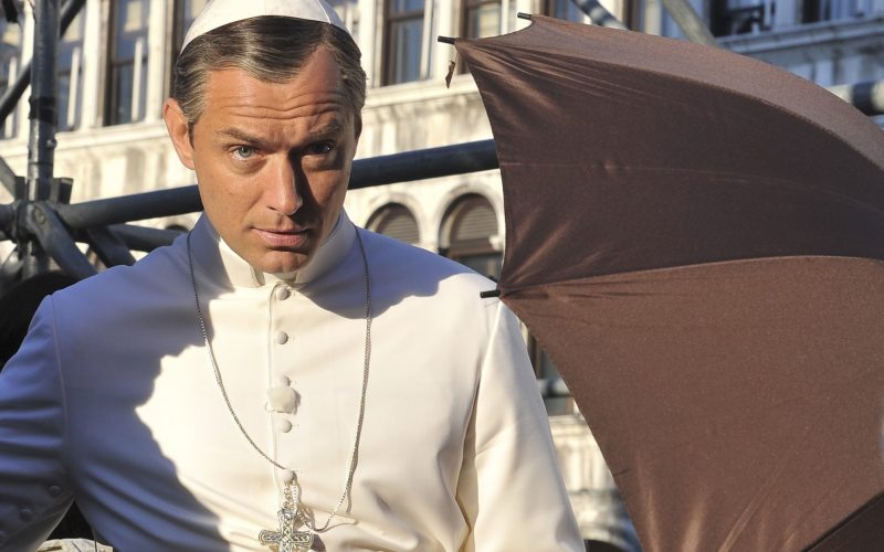 The Young Pope: un'immagine con Jude Law