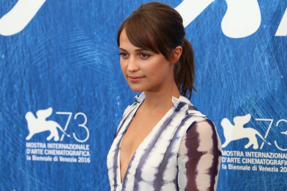 Venezia 2016: Alicia Vikander posa al photocall di The Light Between Oceans