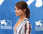 Alicia Vikander star del film The Marsh King's Daughter