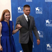 Venezia 2016: Amy Adams e Jeremy Renner arrivano al photocall di Arrival