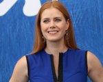 Amy Adams avvistata per la prima volta sul set del film Nightbitch, ecco la foto