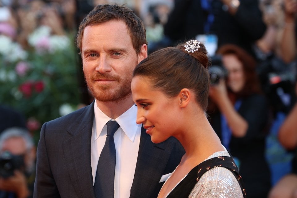 Venezia 2016: Michael Fassbender con Alicia Vikander sul red carpet di La luce sugli oceani