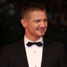 Venezia 2016: Jeremy Renner in uno scatto sul red carpet di Arrival 