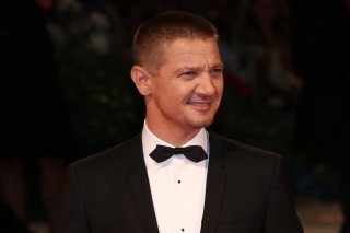 Venezia 2016: Jeremy Renner in uno scatto sul red carpet di Arrival