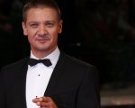 Jeremy Renner: Paramount+ cancella le ferite dell'attore dai poster di Mayor Of Kingstown dopo l'incidente