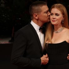 Venezia 2016: Jeremy Renner con Amy Adams sul red carpet di Arrival 