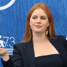Venezia 2016:  Amy Adams scherza al photocall di Nocturnal Animals