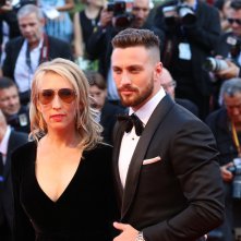 Venezia 2016: Aaron Taylor Johnson sul red carpet di Nocturnal Animals