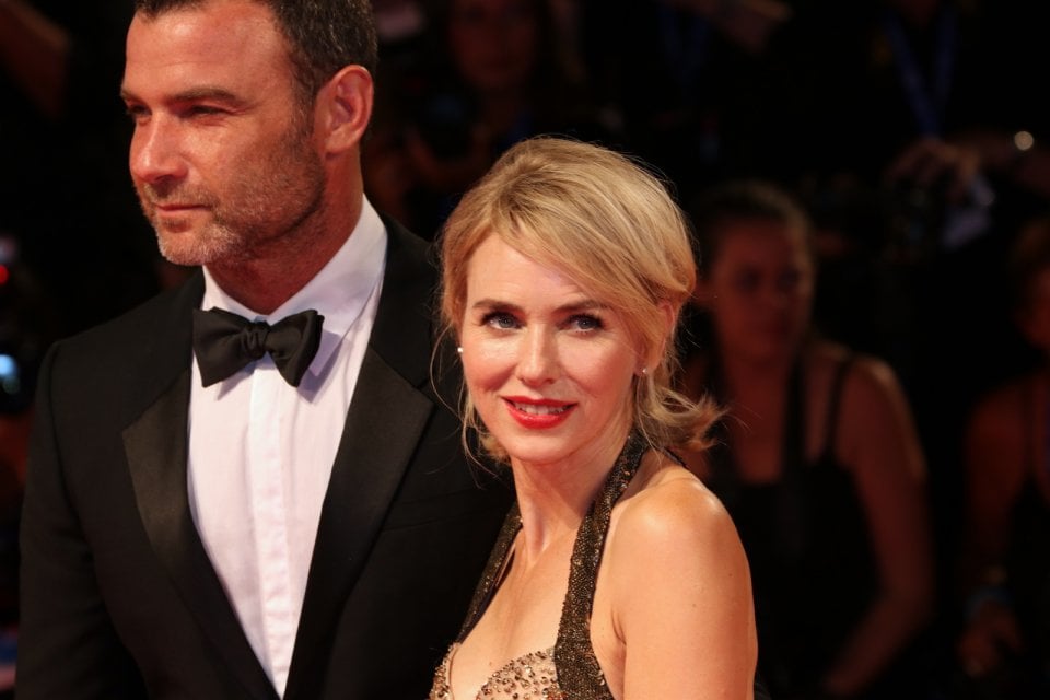 Venezia 2016: Naomi Watts con Liev Schreiber sul red carpet di The Bleeders