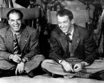 La vita è meravigliosa, il cinema anche: cinque grandi film per ricordare Frank Capra