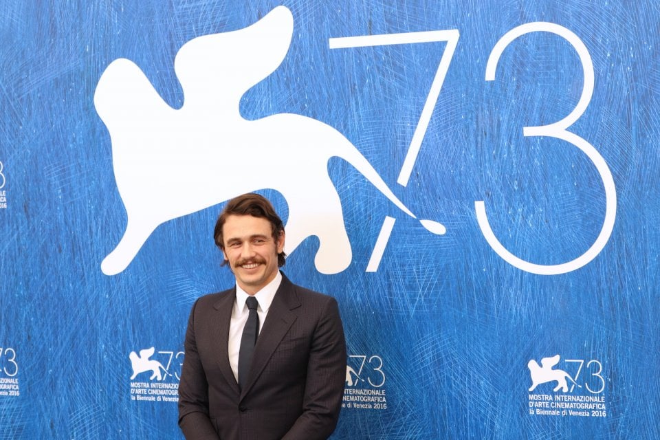 Venezia 2016: uno scatto di James Franco al photocall di In Dubious Battle