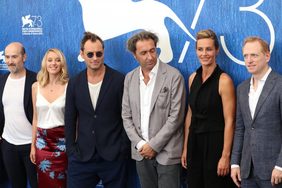 Venezia 2016: Paolo Sorrentino, Jude Law, Cécile de France, Ludivine Sagnier, Scott Shepherd al photocall di The Young Pope