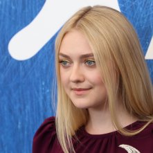 Venezia 2016: un primo piano di Dakota Fanning al photocall di Brimstone