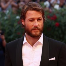 venezia 2016: Luke Bracey sul red carpet di Hacksaw Ridge