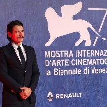 Venezia 2016:  uno scatto di James Franco sul tappeto rosso di In Dubious Battle
