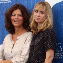 Venezia 2016: Maylis de Kerangal e Emmanuelle Seigner al photocall di Réparer les vivants