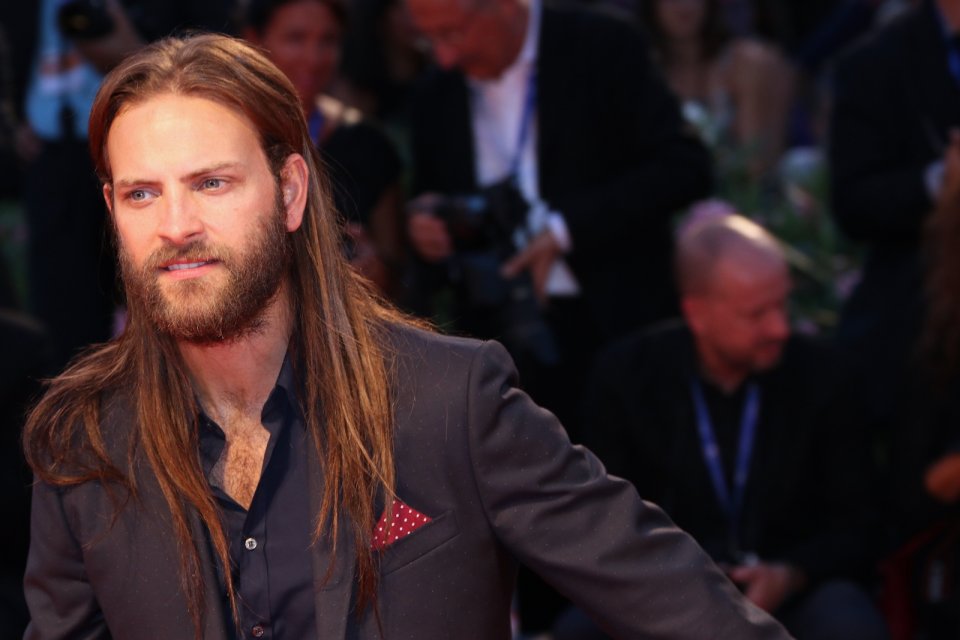 Venezia 2016: Alessandro Borghi sul red carpet del premio Persol