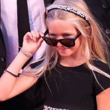 Venezia 2016: una piccola attrice di Braccialetti Rossi sul red carpet di Piuma