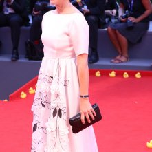 Venezia 2016: Michela Cescon sul red carpet di Piuma