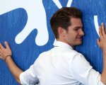 Andrew Garfield e Mel Gibson mandano in delirio i fan a Venezia