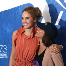 Venezia 2016: Ana Lily Amirpour, Suki Waterhouse al photocall di The Bad Batch