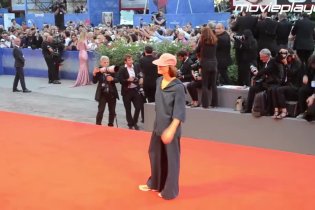 The Bad Batch: Suki Waterhouse e Ana Lily Amirpour sul tappeto rosso di Venezia 2016