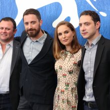 Venezia 2016: Pablo Larraín e Natalie Portman al photocall di Jackie