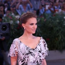 Venezia 2016: una foto di Natalie Porman sul red carpet di Jackie