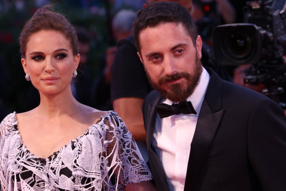 Venezia 2016: Pablo Larraín, Natalie Portman sul red carpet di Jackie