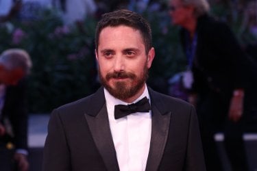 Venezia 2016: Pablo Larraín sul red carpet di Jackie