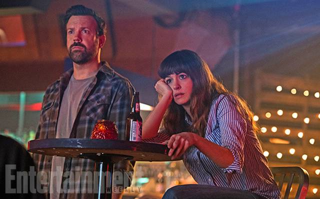 Anne Hathaway e Jason Sudeikis in Colossal