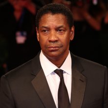 Venezia 2016: una foto di Denzel Washington sul red carpet de I magnigici 7