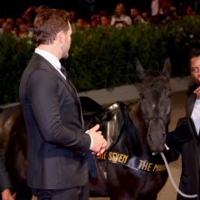 Venezia 2016: uno scatto di Chris Pratt con i cavalli sul red carpet de I magnigici 7