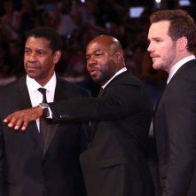Venezia 2016: uno scatto di Antoine Fuqua, Denzel Washington, Chris Pratt sul red carpet de I magnigici 7