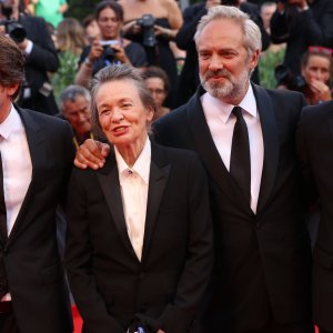 Venezia 2016: Sam Mendes, Joshua Oppenheimer, Laurie Anderson sul red carpet della cerimonia di premiazione