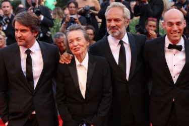 Venezia 2016: Sam Mendes, Joshua Oppenheimer, Laurie Anderson sul red carpet della cerimonia di premiazione