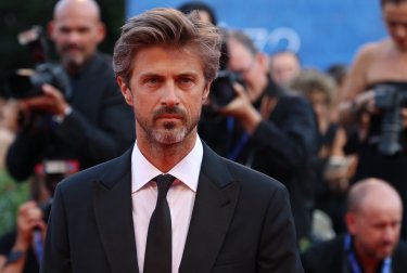 Venezia 2016: Kim Rossi Stuart sul red carpet della cerimonia di premiazione