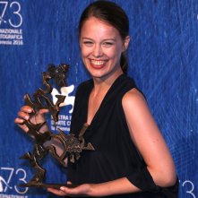 Venezia 2016: Paula Beer al photocall dei premiati