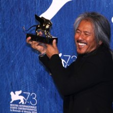 Venezia 2016: Lav Diaz al photocall dei premiati